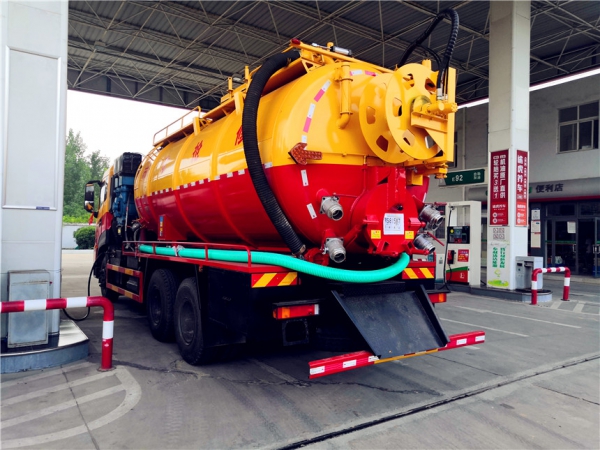 天龍後八輪清洗吸污車